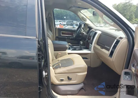 2010 Dodge Ram 1500 Laramie z USA, uszkodzony, nr VIN 1D7RB1CT2AS121461